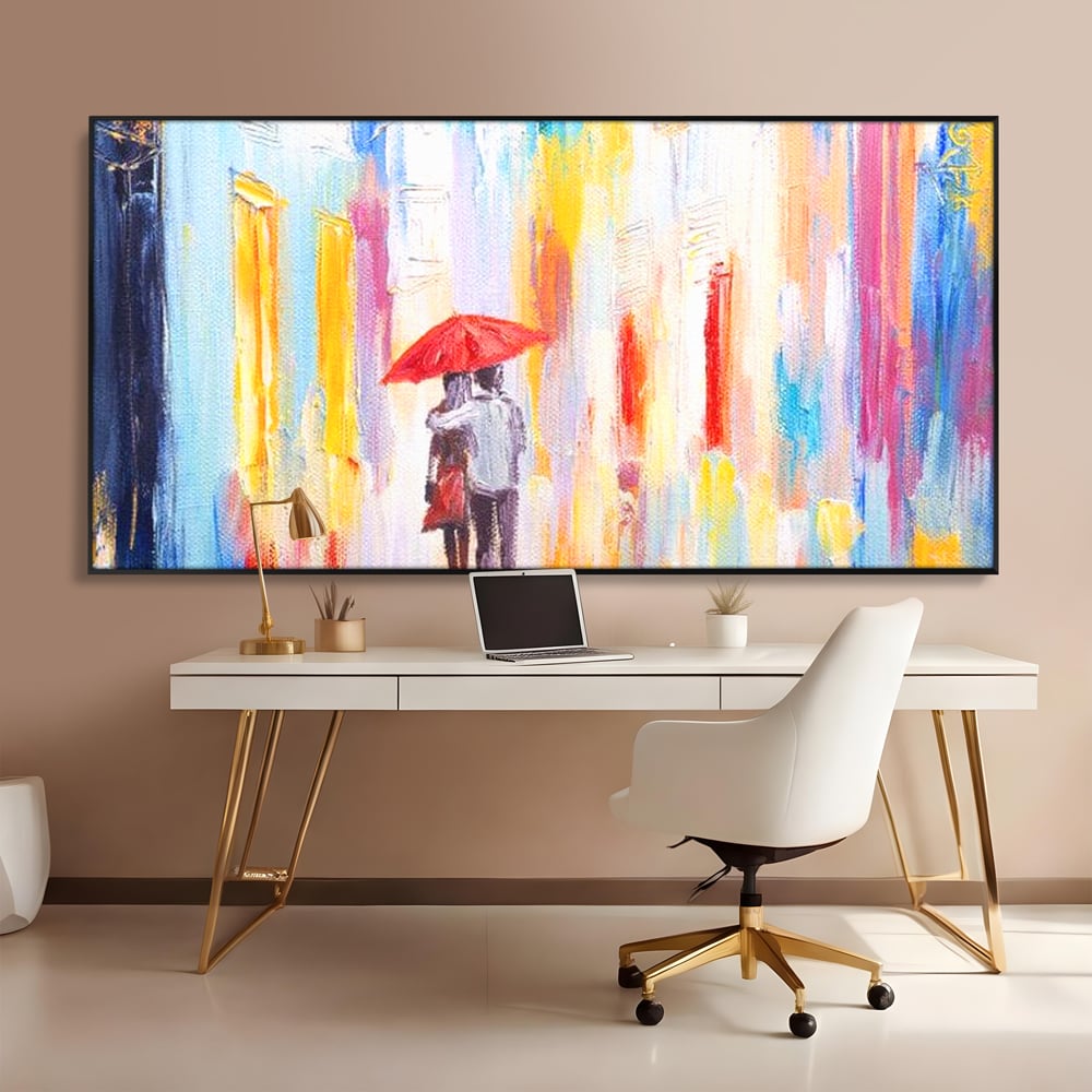 Tablou canvas cu pictura cu un cuplu sub umbrela, in rama de aluminiu negru, pe perete intr-un birou